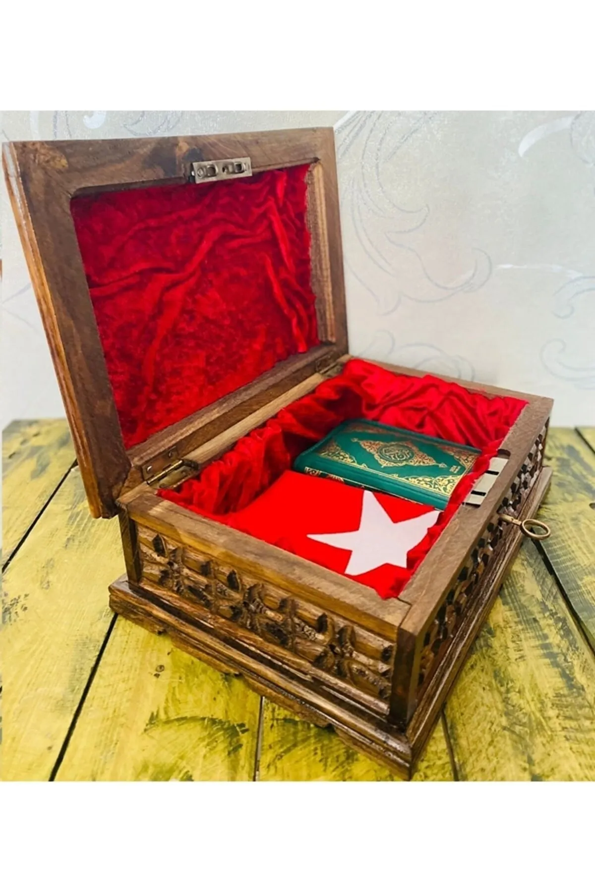 MYK HEDİYE VE SANAT ATÖLYESİ Türk Bayrağı Işlemeli Ceviz Sandık Kilitli Kutulu Kuran-ı Kerim Özel Hediyeler görsel 4
