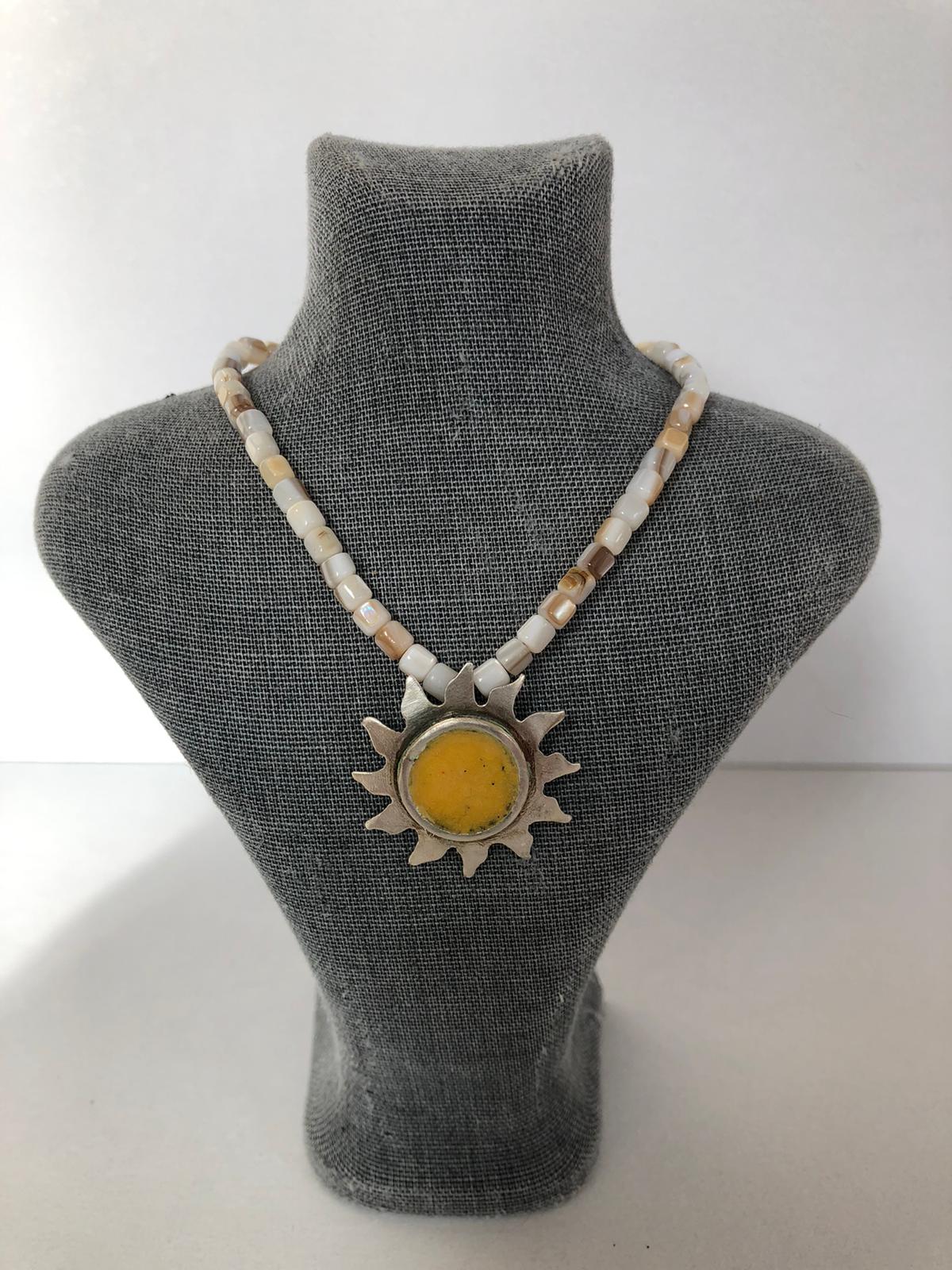 Opal Silver El Yapımı İçi Mineli Gümüş Çalışması Sedef Kolye