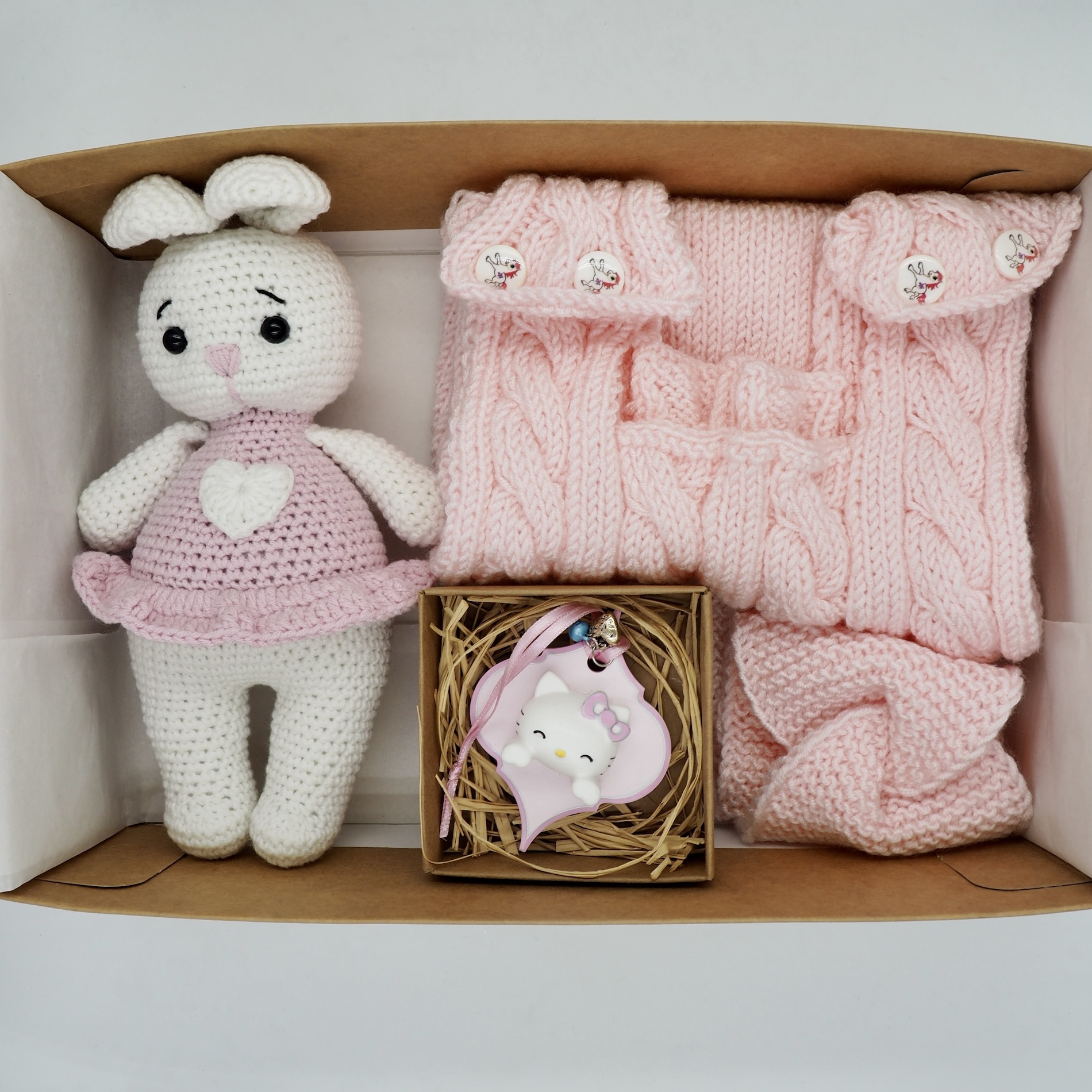 Pembe Elbise-Bandana ve Sevimli Tavşancık Amigurumi Oyuncak Hediye Kutusu