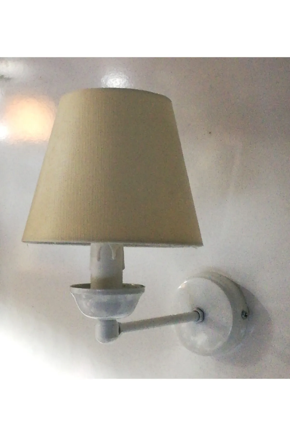 Tekay Aydınlatma Beyaz Metal Gövdeli, Krem Pvc Başlıklı Duvar Aplik