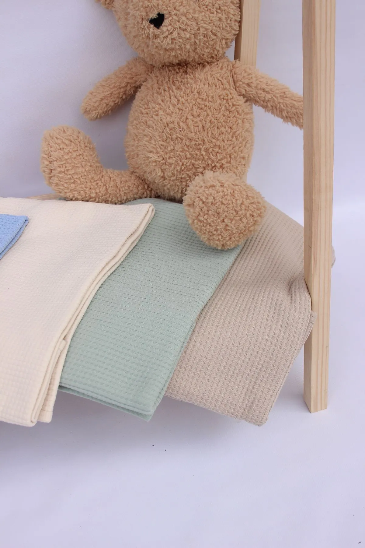 Huggy Mommy Krem Bebek Battaniyesi 80x90 Cm %100 Pamuk Waffle Kumaş Nefes Alan Antialerjik Yenidoğan Battaniye görsel 4