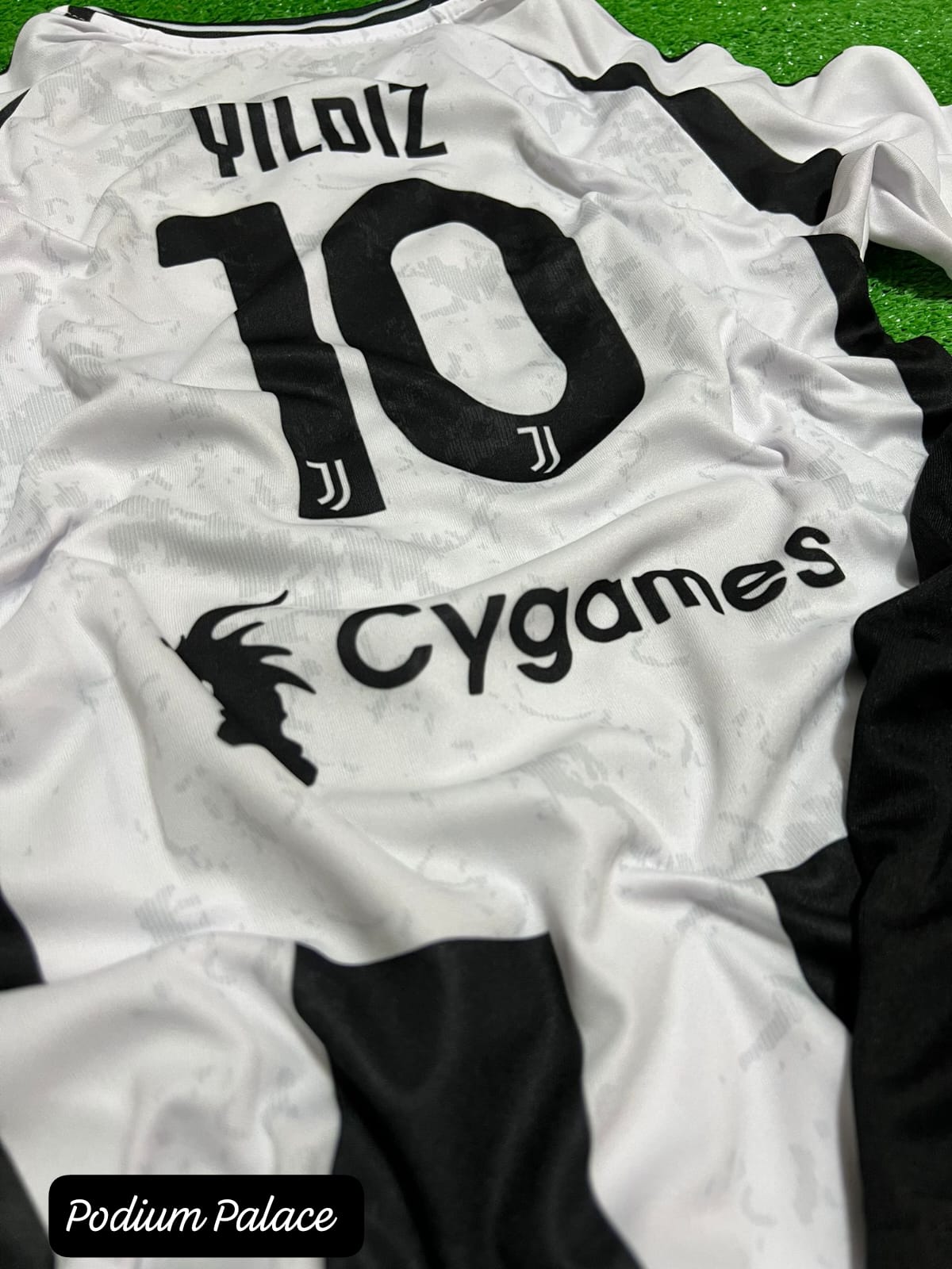 Juventuss 2024/25 Yeni Sezon Kenan Yıldız İç Saha Çocuk Forması 4'lü Set (siyah beyaz)