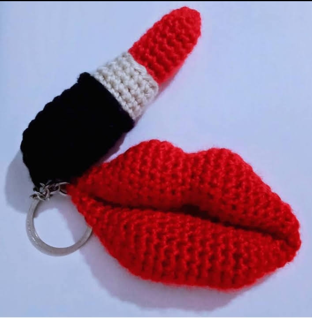 Amigurumi dudak ve ruj şeklinde anahtarlık aksesuar hediyelik