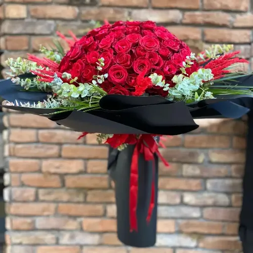 Derin Flowers 101 Gül Buketi
