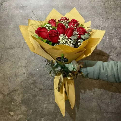 Derin Flowers 9 Kırmızı Gül Buketi