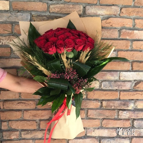 Derin Flowers 41 İthal Güllü Buket
