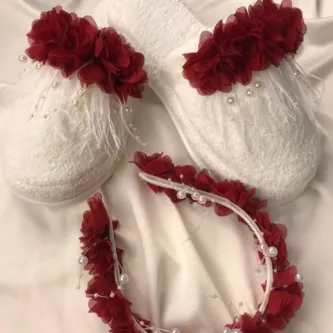 SavBrand Beyaz Incili Bordo Çiçek Süslemeli Lohusa Terlik Taç Takımı