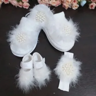SavBrand Tüylü Incili Lohusa Terlik Ve Taç Bebek Patik Ve Bandana Seti