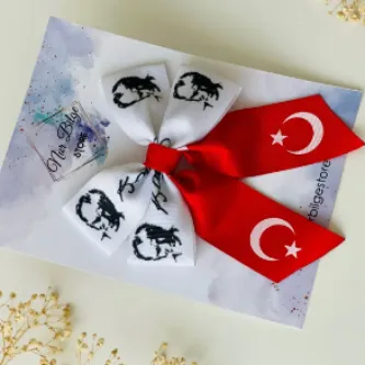 SavBrand Atatürk Ve Bayraklı Kurdele Toka Klipsli 23 Nisan Bayram Tokası