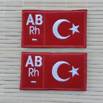 İzmir Askeri Malzeme 2 Adet Kırmızı Kadife Zemin Beyaz Nakış işlemeli AB Rh - Kan Gruplu Arma Peç Patch