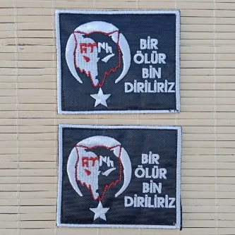 İzmir Askeri Malzeme 2 Adet Bir Ölür Bin Diriliriz Siyah Zemin Beyaz Nakış işlemeli Arma Patch Peç