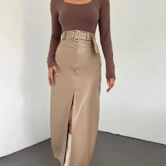 BUTİK AYVİTRİN Derin Yırtmaçlı Kendinden Kemerli Maxi Boy Suni Deri Etek