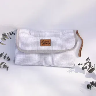 Huggy Mommy Bebek Alt Açma Örtüsü Alt Açma Minderi Su Geçirmez Alezli Hafif Pratik Bakım Örtüsü Alt Açma Bezi